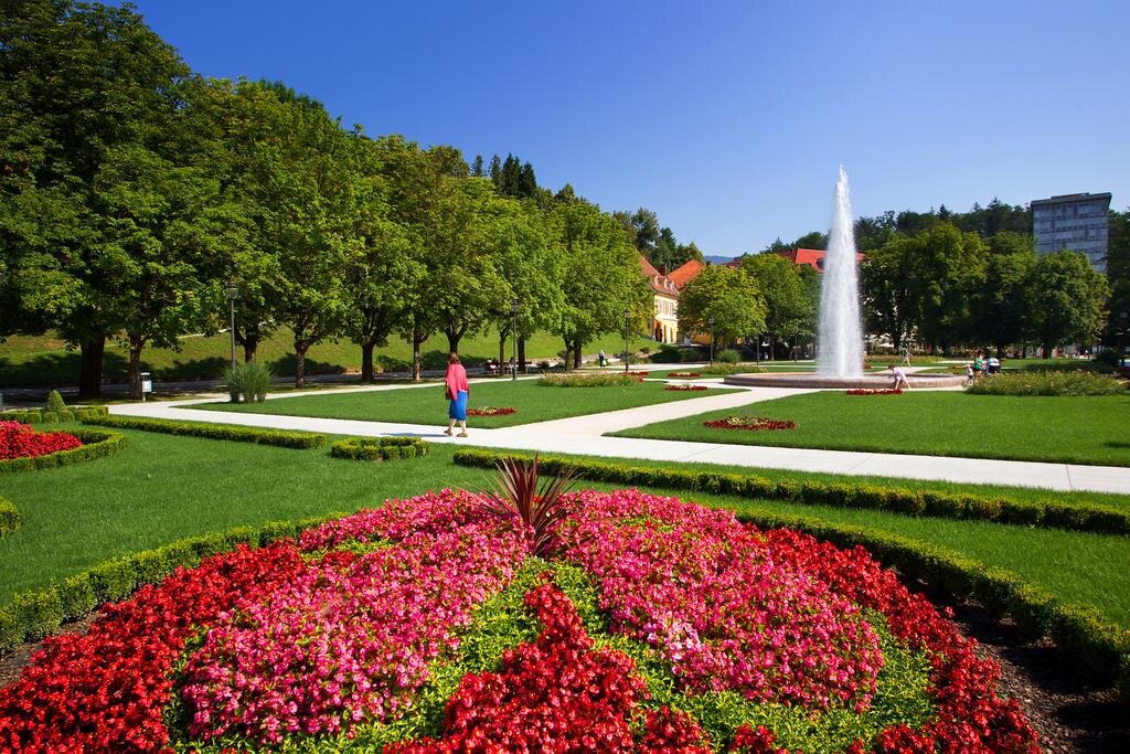 фото отеля Slovenija 4*  https://www.booking.com/hotel/