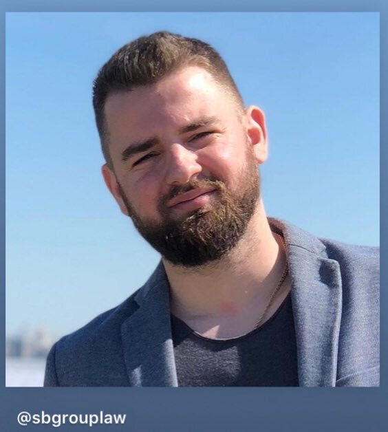 Главное изменение апреля — индексация социальных пенсий на два процента для почти четырех миллионов россиян. Вплоть до следующей индексации нетрудоспособным женщинам старше 65 и мужчинам старше 70 лет (у малочисленных народов Севера — 50 и 55 лет соответственно) будет начисляться 5283,9 рубля. Такая же выплата предусмотрена детям до 18 и студентам до 23 лет по потере кормильца. Новый размер пенсии полных сирот того же возраста — 10 567,7 рубля.
Инвалидам срочной военной службы третьей группы пенсии повысят до 9246,7 рубля, второй — до 13 209,6 рубля, первой — до 15 851,6 рубля. Членам семей таких инвалидов, погибших из-за болезни, приобретенной во время службы, будут выплачивать по 7925,8 рубля. За погибших из-за травмы начислят по 10 567,7 рубля.
Пенсии чернобыльцев с начала апреля вырастут до 13 209,6 рубля. Такая же сумма — у ветеранов Великой Отечественной войны с первой группой инвалидности. Ветеранам второй группы социальные пенсии повысят до 10 567,7 рубля, третьей — до 7925,8 рубля.
Взрослым инвалидам первой группы и инвалидам с детства второй группы выплаты поднимут до 10 567,7 рубля. Инвалидам первой группы с детства и детям-инвалидам — до 12 681,1 рубля. Взрослым инвалидам второй группы будут выплачивать по 5283,9 рубля, третьей группы — по 4491,3 рубля.
ОСАГО станет проще и выгоднее
Корректировки в обязательном страховании гражданской ответственности владельцев транспортных средств (ОСАГО) коснутся системы расчета коэффициента "бонус-малус" (КБМ) — скидок за безаварийную и надбавок за аварийную езду. Если раньше цена новой страховки на следующий период рассчитывалась в день окончания действия полиса, то есть индивидуально для каждого автовладельца, теперь установлена единая дата — 1 апреля. Причем если водитель вписан сразу в несколько страховых полисов, к новому полису ОСАГО будет применяться минимальный коэффициент из всех возможных.Другое важное нововведение касается водителей автомобилей юридических лиц: с 1 апреля устанавливается одинаковый КБМ для всех авто, зарегистрированных на это юрлицо.Еще одно изменение вступит в силу 2 апреля: при покупке полиса ОСАГО онлайн в системах "Единый агент" (бумажный вариант) и "е-Гарант" (электронная версия) покупатель сможет выбирать страховую компанию. Сейчас этот выбор система делает автоматически, что не всегда удобно: например, автовладельцу предлагается купить полис страховщика, не имеющего офиса в его регионе.
Больше детских товаров со сниженным НДС
С 1 апреля пополнится список товаров, облагаемых сниженным до десяти процентов налогом на добавленную стоимость (НДС). Среди них — детская продукция, налог на которую покупателям приходилось уплачивать в полном объеме (20 процентов) начиная с 2019 года.
Это, в частности, детские люльки и кровати-манежи, матрацы, одеяла и постельное белье. Несмотря на то что часть товаров этой категории и раньше облагалась десятипроцентным НДС, после вступления в силу нового постановления их перечень существенно расширился.
По сниженной ставке будут облагаться налогом трехколесные велосипеды, самокаты, педальные автомобили и прочий транспорт для самых маленьких, если в них нет моторов и электроприводов, а также некоторые виды кукол и детской одежды Как это повлияет на цены, однозначно сказать нельзя. Теоретически снижение ставки НДС дает возможность продавцам уменьшить цены или, по крайней мере, не повышать их. Но ретейлеры вполне могут попытаться использовать нововведение, чтобы повысить доход.
Набрать кредитов станет труднее
Важное изменение коснется потребительского кредитования. Еще в декабре Центробанк обеспокоился ростом кредитной нагрузки на население и решил увеличить коэффициенты риска для банков: с 1 апреля у необеспеченных кредитов (для получения которых не предоставляются дополнительные гарантии вроде залога или поручительства) с полной стоимостью от десяти до 30 процентов этот коэффициент вырастет на 30 процентных пунктов.
С 1 апреля для кредитов полной стоимостью от десяти до 15 процентов коэффициент риска приравняют к 50 процентным пунктам, стоимостью от 15 до 20 процентов — к 70. Для кредитов стоимостью 20-25 процентов надбавку поднимут до 100 пунктов, а самыми дорогими станут кредиты стоимостью 25-30 процентов — для них надбавка составит 130.
Это значит, что из-за повышения коэффициента банк, выдавая кредиты с повышенными рисками, фактически снижает объем собственных средств. А если он выдаст слишком много необеспеченных кредитов с высоким риском и снизит собственный капитал до опасного уровня, ЦБ может отозвать у него лицензию.
Разумеется, банки предпочтут отказывать заемщикам в таких кредитах и будут направлять эти суммы на любую другую инвестиционную деятельность, которая позволит им получить больший доход с меньшими рисками от более ликвидных активов.Так что в итоге заемщику будет сложнее получить кредит без обеспечения.