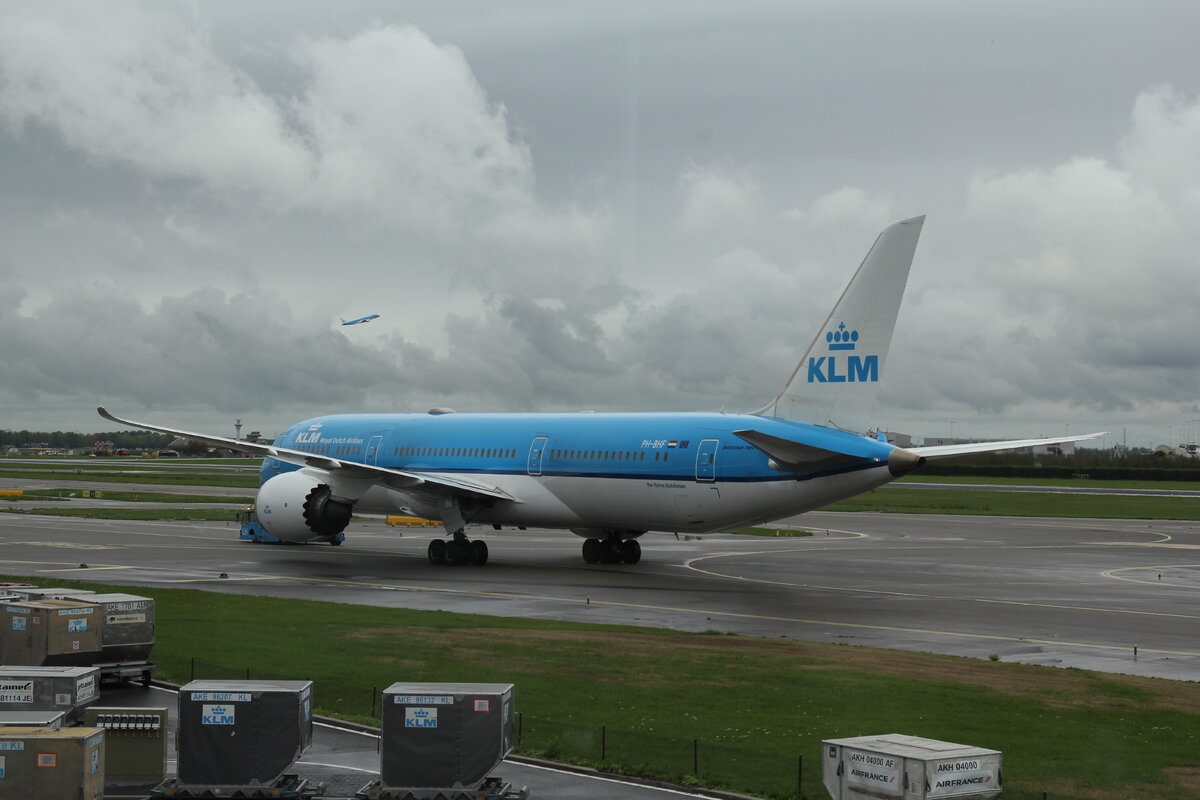 Boeing 787 Dreamliner а/к KLM в аэропорту Амстердама (Схипхол)