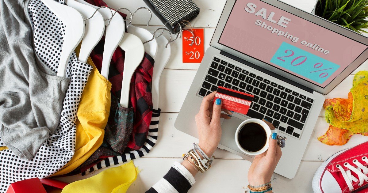 Всем добрый вечер, хочу сегодня поговорить с вами на тему экономии на вещах и многом другом, я думаю это на данный момент очень актуальная тема, для многих людей. Итак, как же я экономлю, первое, я беру многие вещи, бытовую химию, продукты по скидке или акции, это порой очень выгодно, но стараюсь покупать не ширпотреп, а качественные товары по более низкой цене. Второе, некоторые вещи я заказываю на алиэкспресс, мне очень нравятся там вещи и обувь для детей, часы для себя и мужа, чехлы для телефонов, ну и ещё много чего по мелочи, там кстати тоже есть кэшбэк, и различные купоны продавцов, так что ещё плюсом можно сэкономить, много вещей заказываю с садовода у знакомых девчат, тоже кстати выходит экономно, ну и конечно же пользуюсь приложением авито, вот там кстати есть те кто некоторые вещи для дома, одежду, самокаты, велосипеды и коляски отдают даже даром, и не то что сломанные и испорсенныеиспорченные, а в хорошем состоянии, ну или совсем за дёшево продают, и я там тоже, что то отдаю, либо продаю недорого, а почему бы и нет, смысл все будет лежать, что не носишь или чем не пользуешься, и я вам скажу спрос есть и ещё какой)Я и сама когда дочурке был годик покупала комбез, брала коляску, и считаю в жтомэтом нет ничего зазорного, особенно когда с деньгами не все так шикарно, хотя лично знакома и с теми у кого денег много, а вещи очень часто покупают с рук, по крайней мере детские, и говорят все равно через 2 дня вырастет, смысл загоняться... Так, что экономьте правильно) Будьте здоровы) Всем пока пока) 