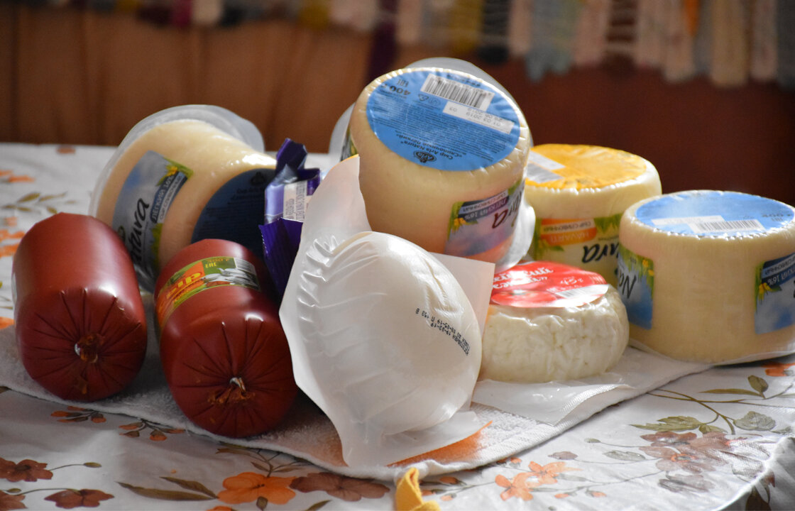 Сыр при похудении можно. Сыр для похудения. Низкожирные сыры 17%. Низкокалорийный сыр для похудения. Можно ли есть моцареллу при похудении.