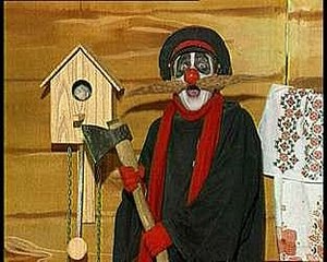 
Ну во первых, многие блог ведут для себя, кто на память, кто высказаться, кто после изложения на «бумаге» лучше понимает проблему и решает её. Причислю себя к этой категории.
Некоторые, у кого интересная жизнь полная событий, что бы в стопятый раз не отвечать в сообщениях каждому, ходил ли  ты в ресторан на яхте в предыдущие выходные, пишут пост, и все друзья разом могут посмотреть, и прочитать подробности (экономия времени кстати). И я для этого веду блог тоже.
Это поэтапный план движения к цели – у кого строительство яхты, кто-то строит дом, кто-то растет как фотограф писатель, кто-то фотографирует мусор, самолеты туалетные таблички. Прочитать свои мысли через несколько лет очень интересно. Ни фото, ни видео,  не пронесет через года то, о чем ты думал, какой ты был наивный идиот умный много лет назад, когда строил планы на будущее. Тоже про меня.
Азартная игра - посмотрим на Дзен  с его монетизацией,
