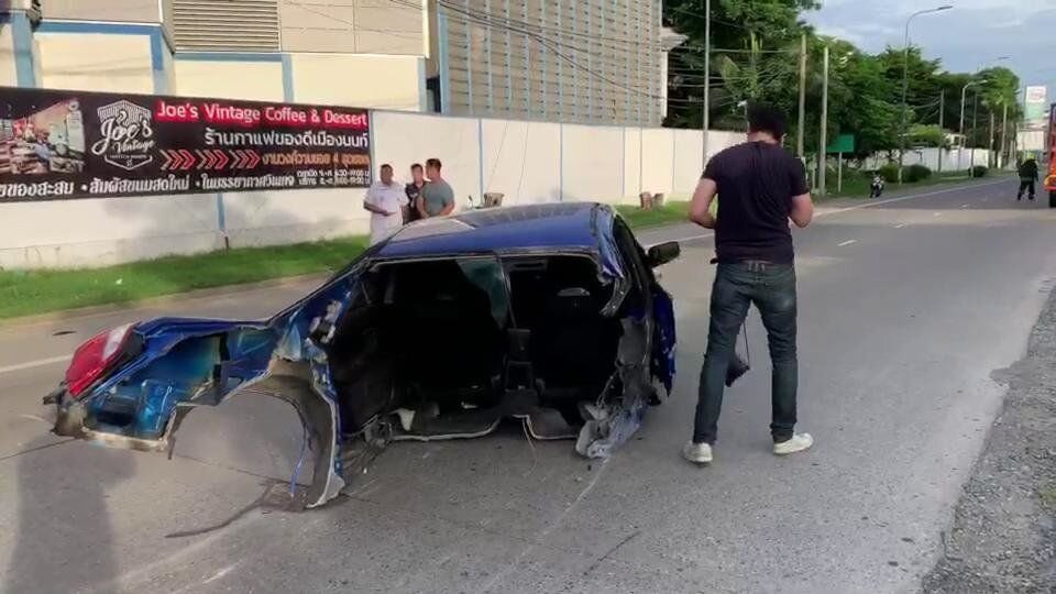 Фотографии аварии после прибытия полиции. Фотографии предоставлены сайтом Sanook.com