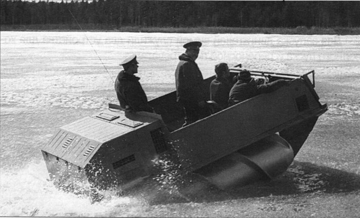 Источник фото: https://topwar.ru/139507-opytnyy-snegobolotohod-zil-2906.html