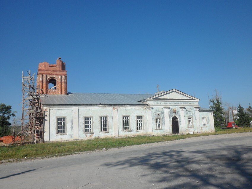 Как когда-то было. Из бывшего клуба начали восстанавливать храм.