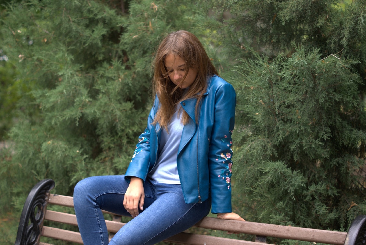 На момент съёмок этих фотографий играла одна из моих наиболее прослушиваемых песен, так сказать нейтральных, когда просто наслаждаешься моментом.