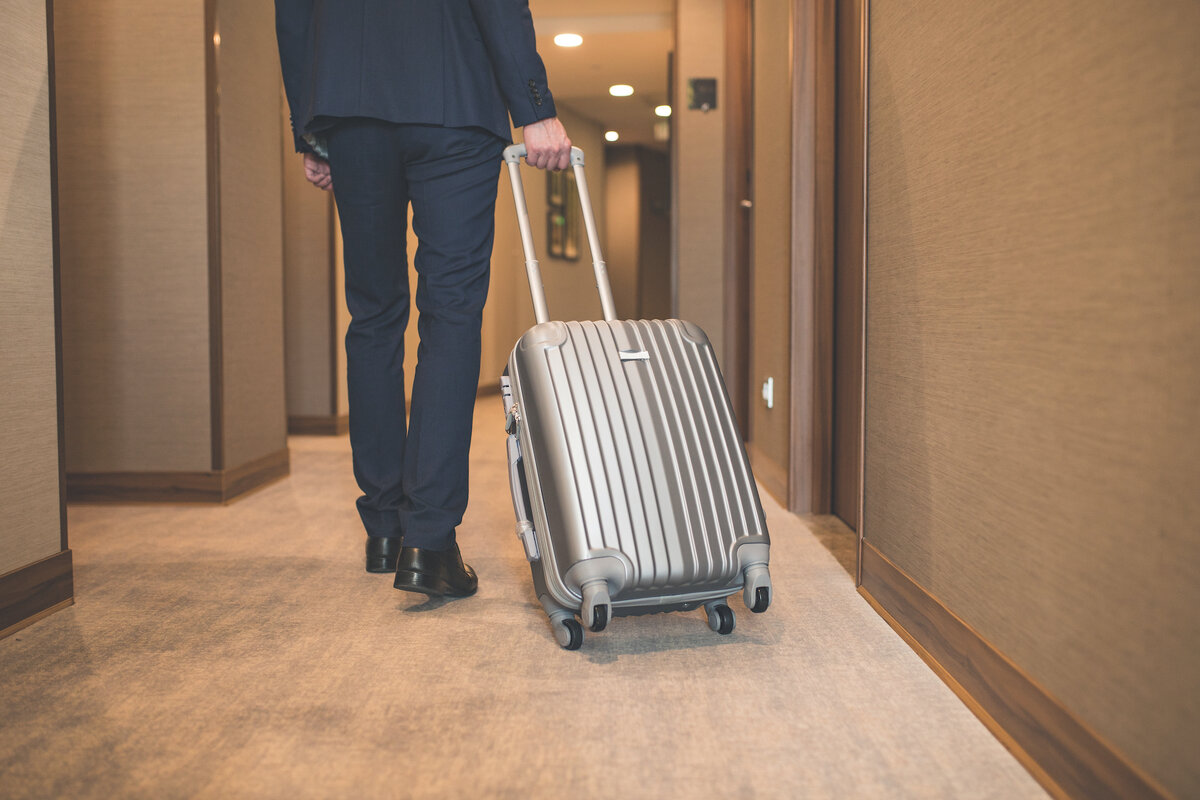 Теперь сидите дома