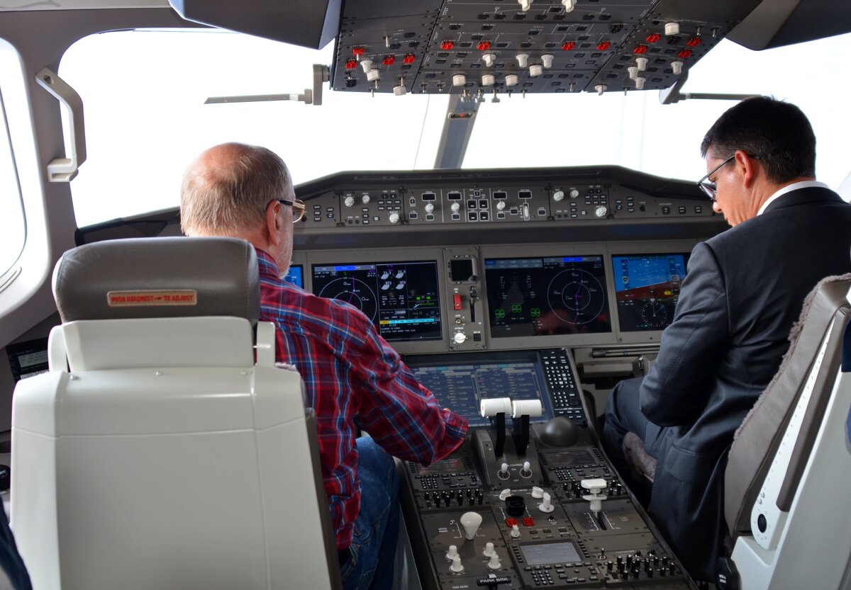 Самолеты 2023 года. Cr929 кабина. Cr929 Cockpit. C-919, CR-929. Cr929 кабина пилотов.