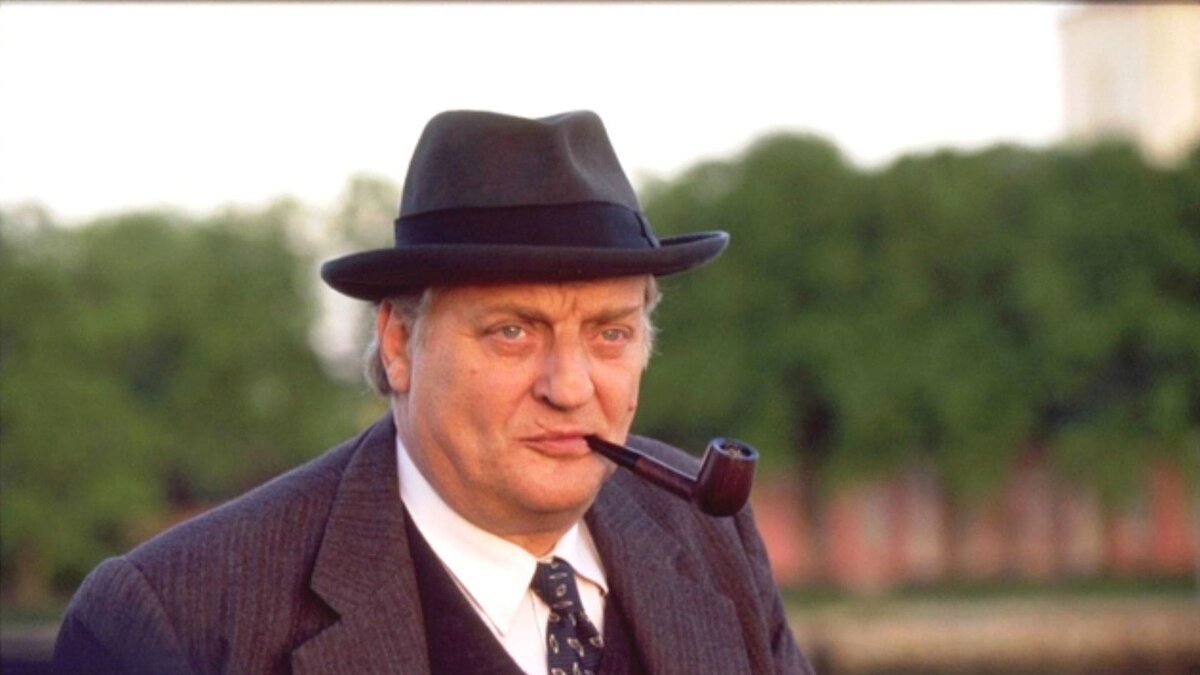 кадр из сериала "Мегрэ", Франция