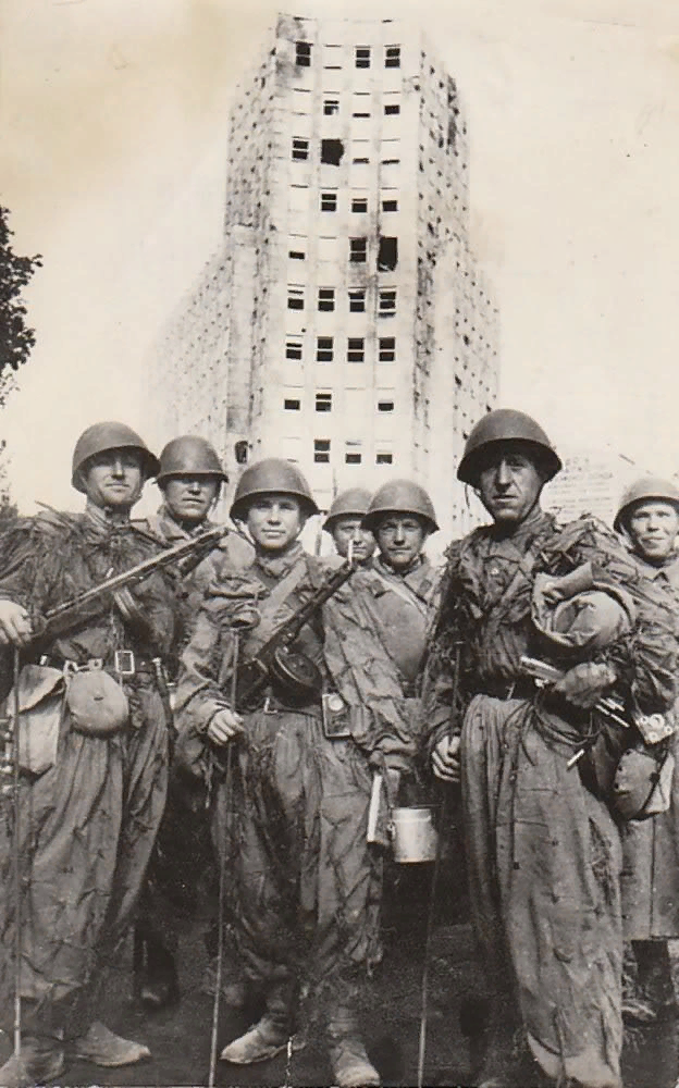 Советские солдаты в освобождённом Белграде. Октябрь 1944 года