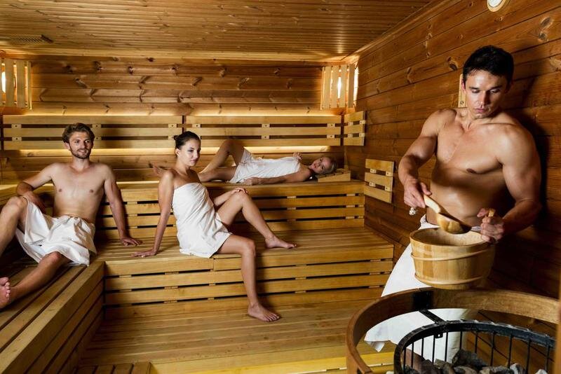 Почему на Руси запретили общие бани.