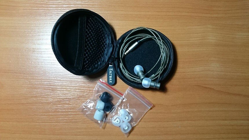 Для такой цены, получаем богатый комплект.