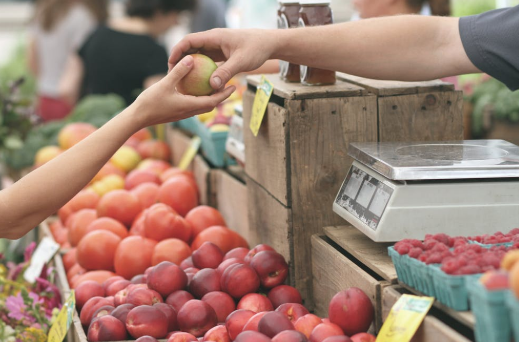 https://www.pexels.com/photo/apple-business-fruit-local-95425/