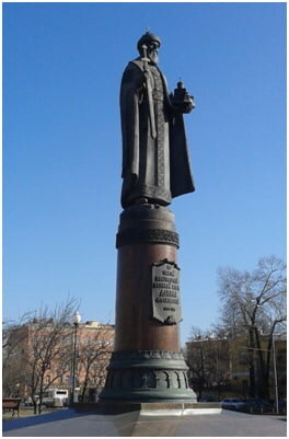 Памятник «Святой князь Даниил Московский». Скульпторы: А. Коровин, В. Мокроусов, Москва, 2014 г.