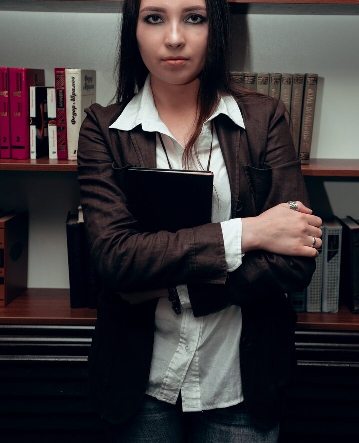 На фото любимый коричневый пиджак, который стоил 8$