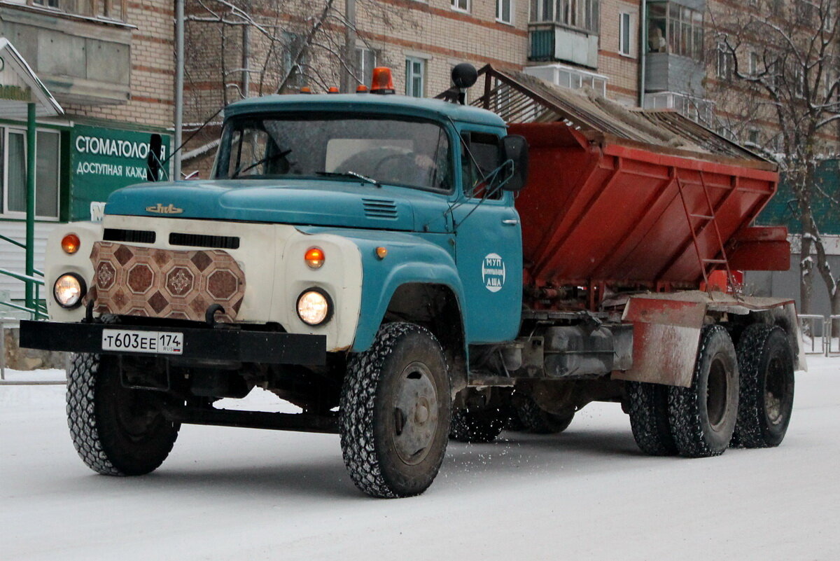 Автомобили-пескоразбрасыватели времен СССР | Спортивный накал | Дзен