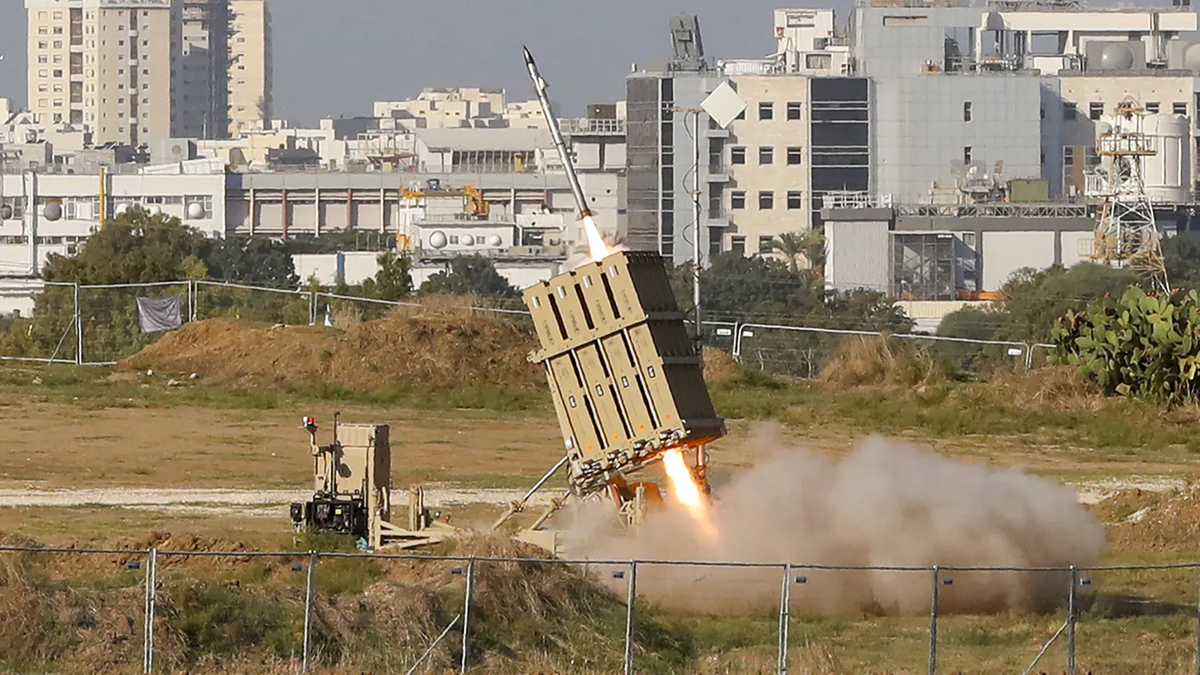 Пво израиля железный купол. ЗРК Железный купол. Iron Dome ракета. ЗРК Израиля.