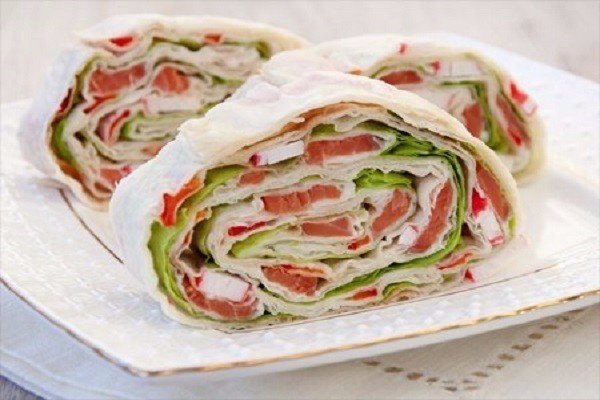 Рулет из крабовых палочек