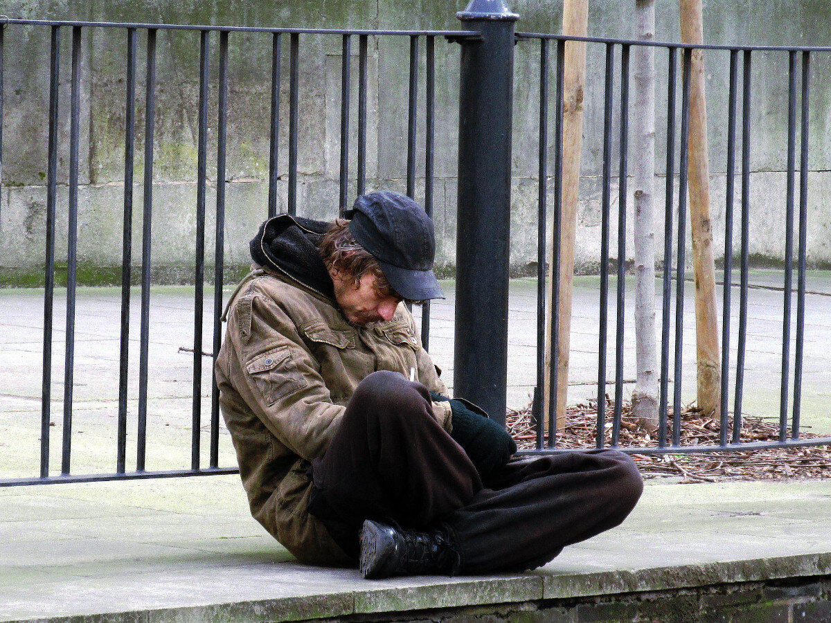 Один из двух путей отношений завершения "еврового" пенсионера и красотки-азиатки (фото с hawaiipublicradio.org)