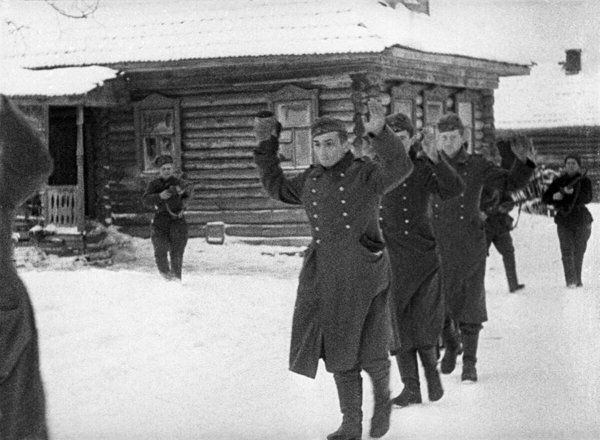 «Разгром немецких войск под Москвой» Первый «Оскар» приручили документальному фильму «Разгром немецких войск под Москвой».