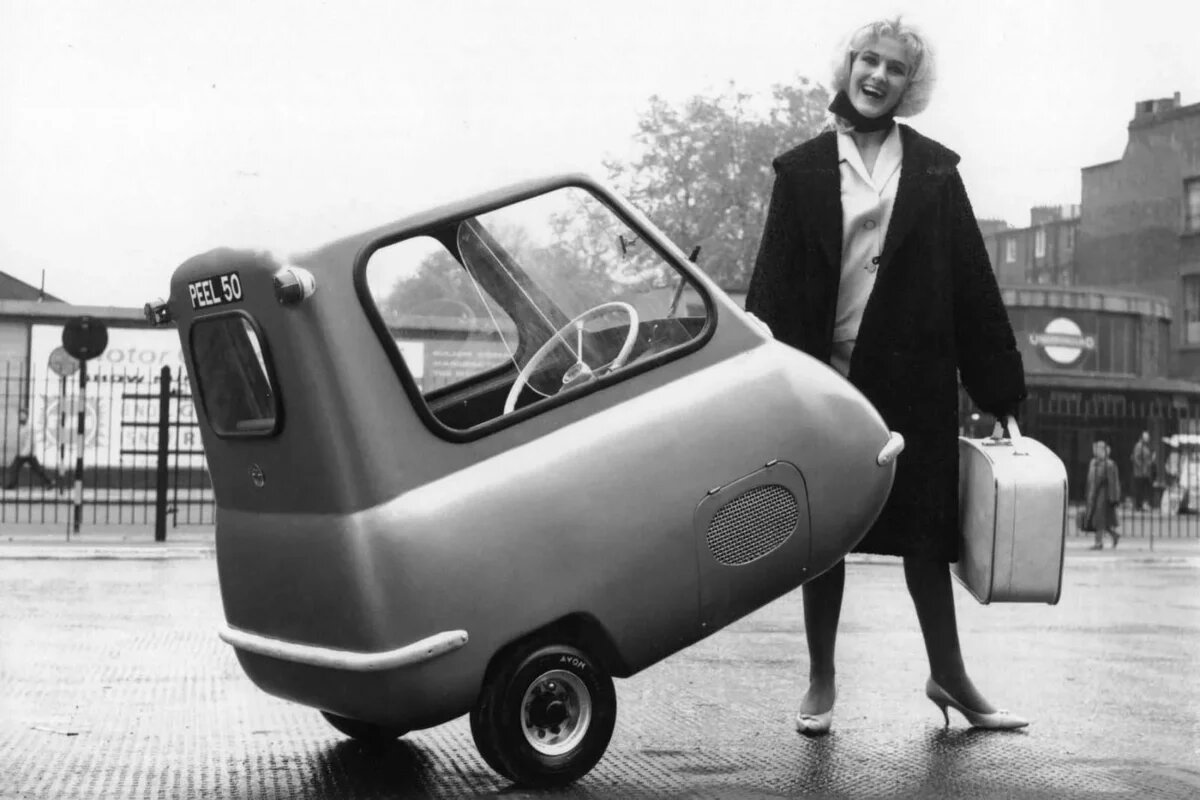 Машина Peel p50. Peel p50 Кларксон. Одноместный автомобиль Peel p50. Самый маленький автомобиль Peel p50.