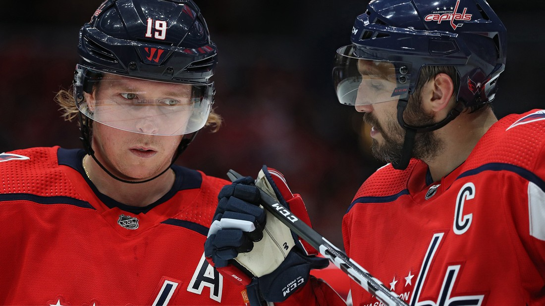 Игроки клуба НХЛ Ларс Никлас Бёкстрем и Александр Овечкин.  Друзья и партнеры. 