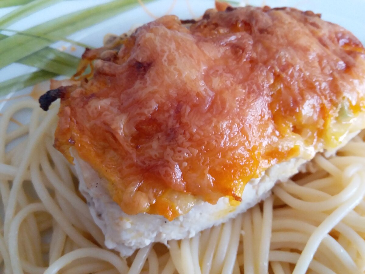 Несложный рецепт приготовления куриного филе  под овощным гарниром