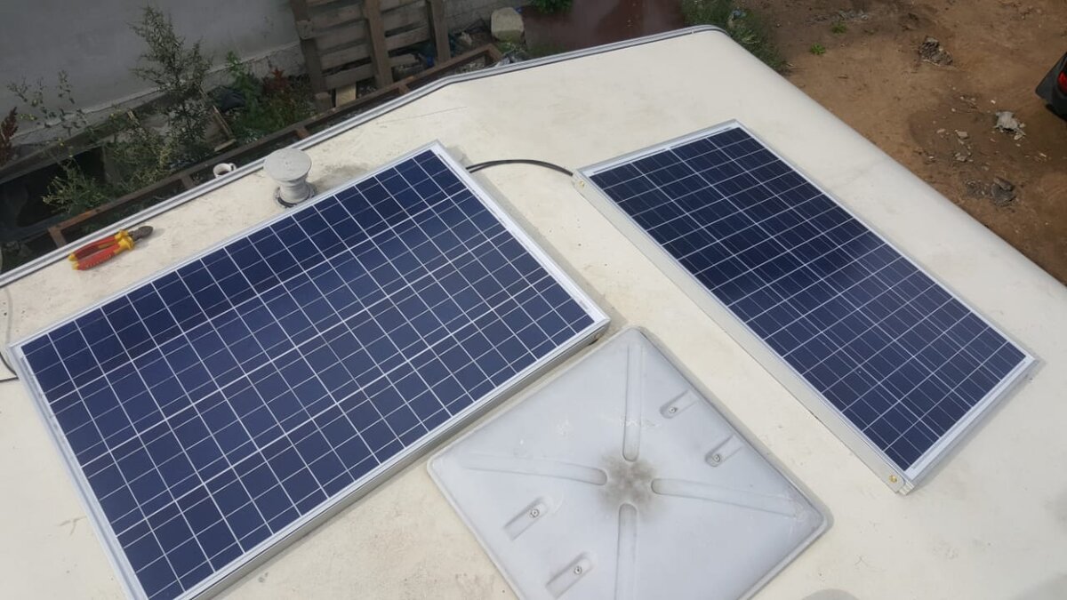 Крыша автодома с солнечными панелями 100Ватт поликристалл (2шт.)