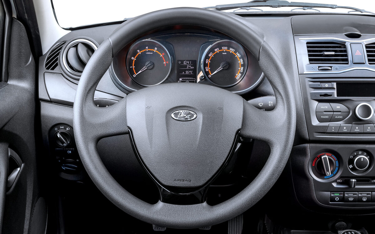 Салон Lada Granta Fl. Фото с сайта lada.ru