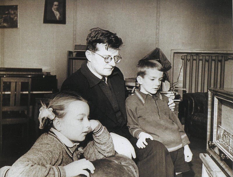 Д. Шостакович с дочерью и сыном, 1947 г.