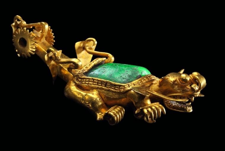 Панамский древний "Бульдозер", золото, нефрит. 1500 год н.э.