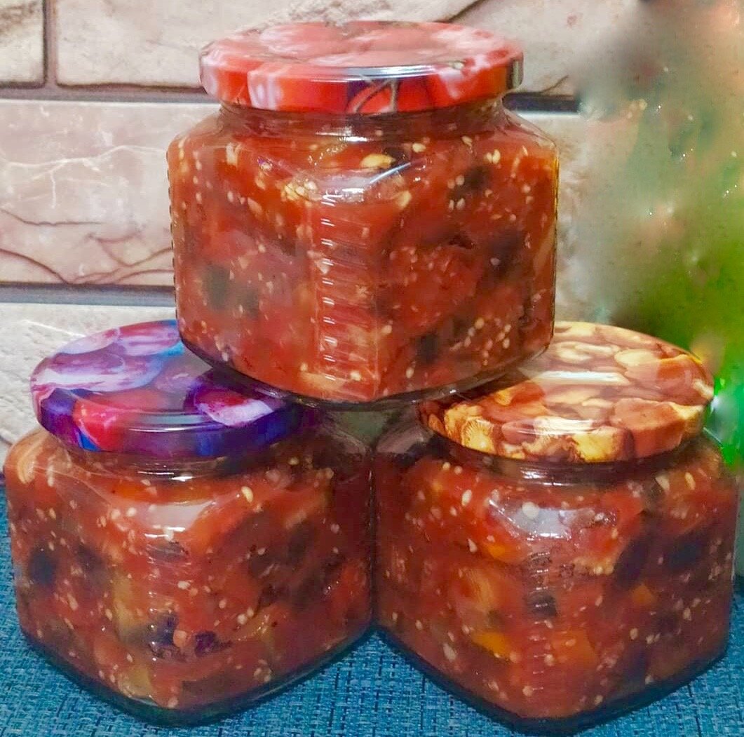 Баклажаны в острой томатной заливке.