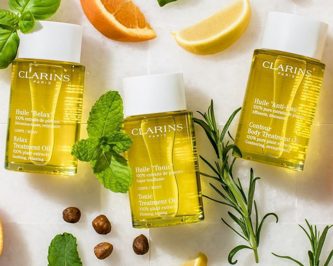 Первую славу Clarins принесли как раз масла для лица и тела, которые полвека назад создавал ещё сам Жак Куртен-Кларанс.