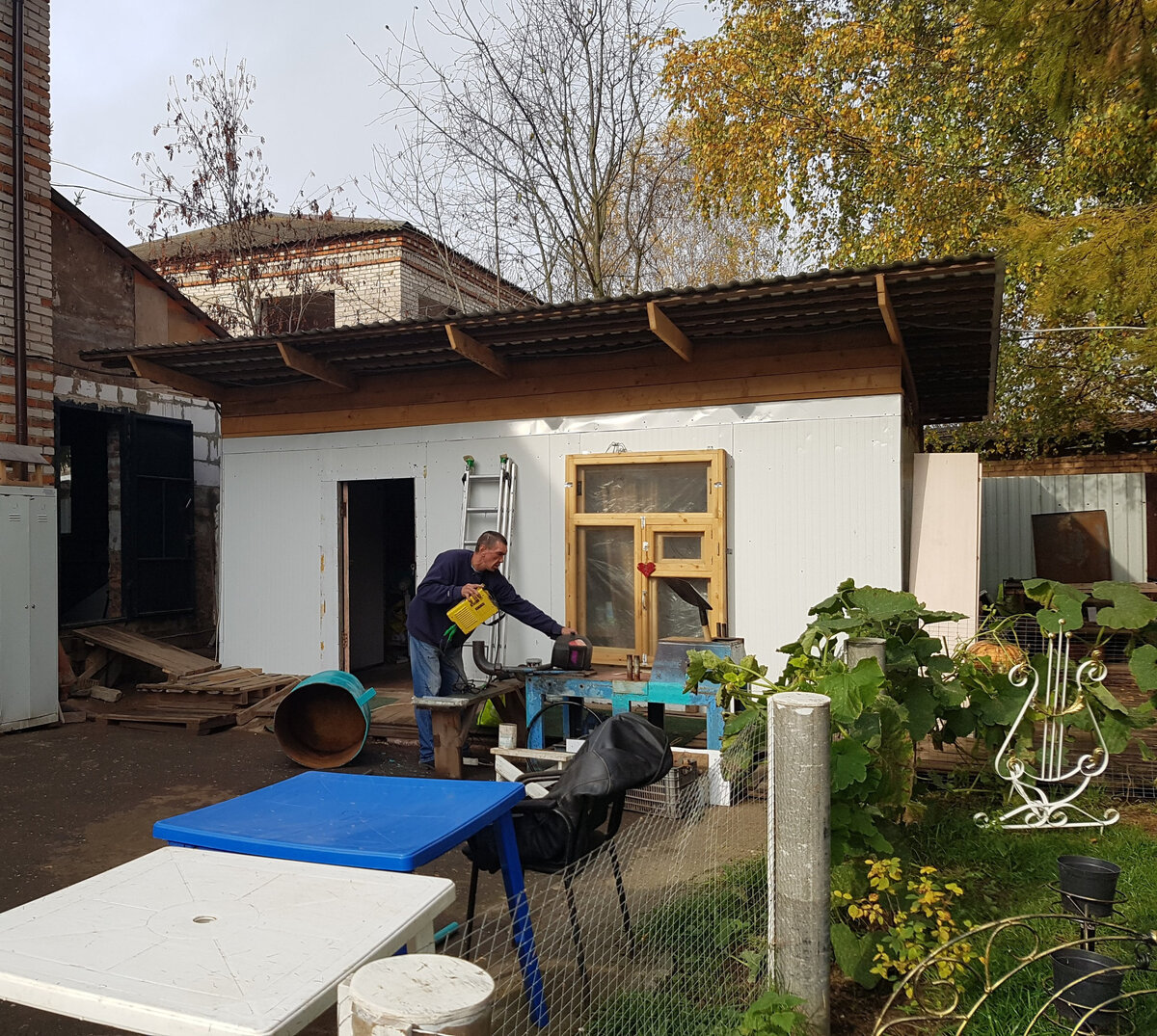 Строящиеся пристройки к зданию