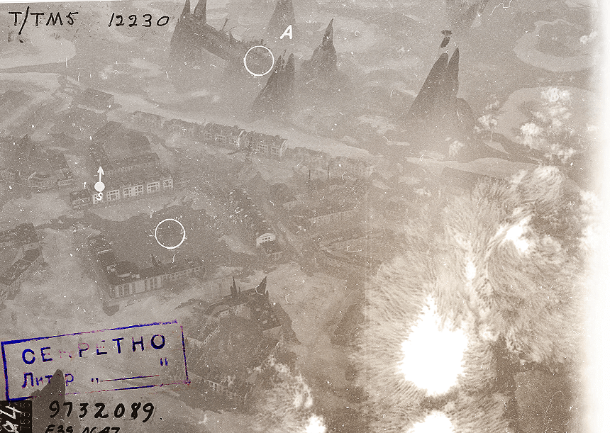 Изменения происходили поэтапно. На первом этапе регистрировался отказ электроприборов и рост радиации. На втором — изменения ландшафта: в земле появились трещины, из которых хлынуло неизвестное вещество, похожее на нефть