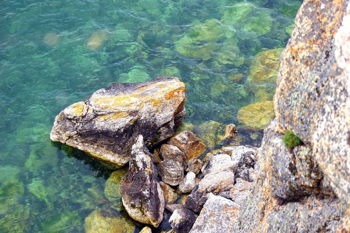 Скалистый берег МРС. Фото автора