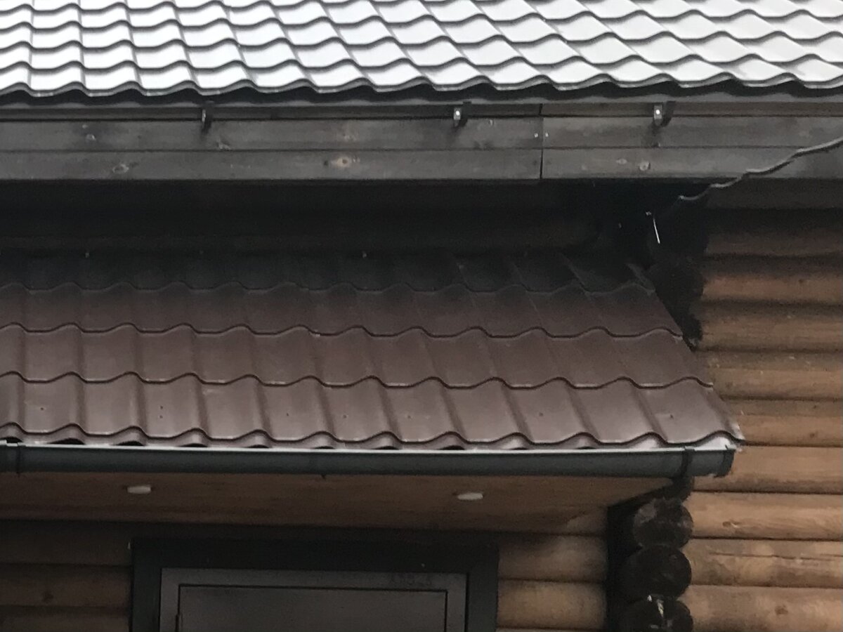 Металлические держатели для желоба