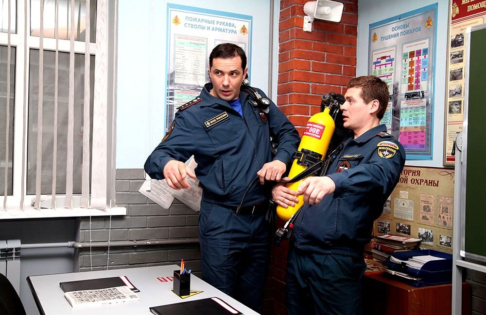 В сериале "Меж двух огней"