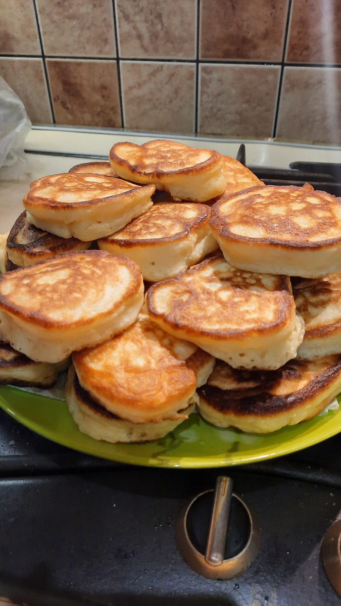 У нас традиция, в выходные я готовлю Оладушки на завтрак