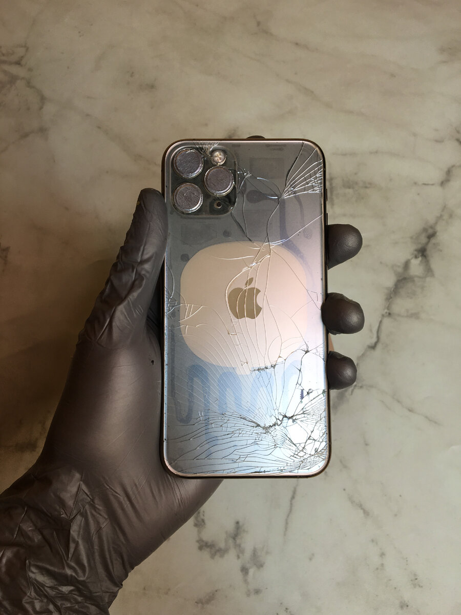 Задняя крышка iPhone 11 Pro после прохода лазером