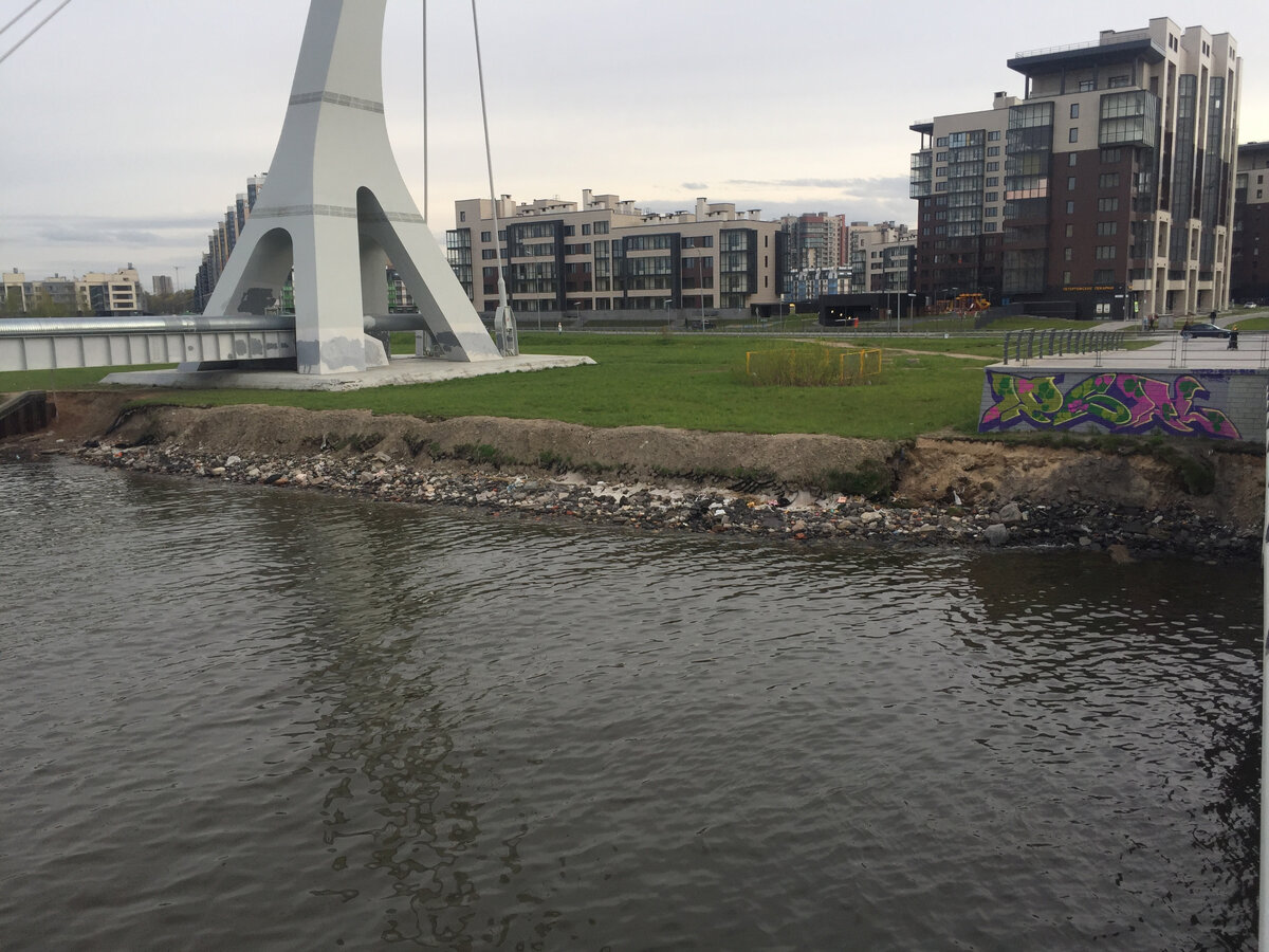 Вид на левый берег. Май 2020 года. Фото автора.