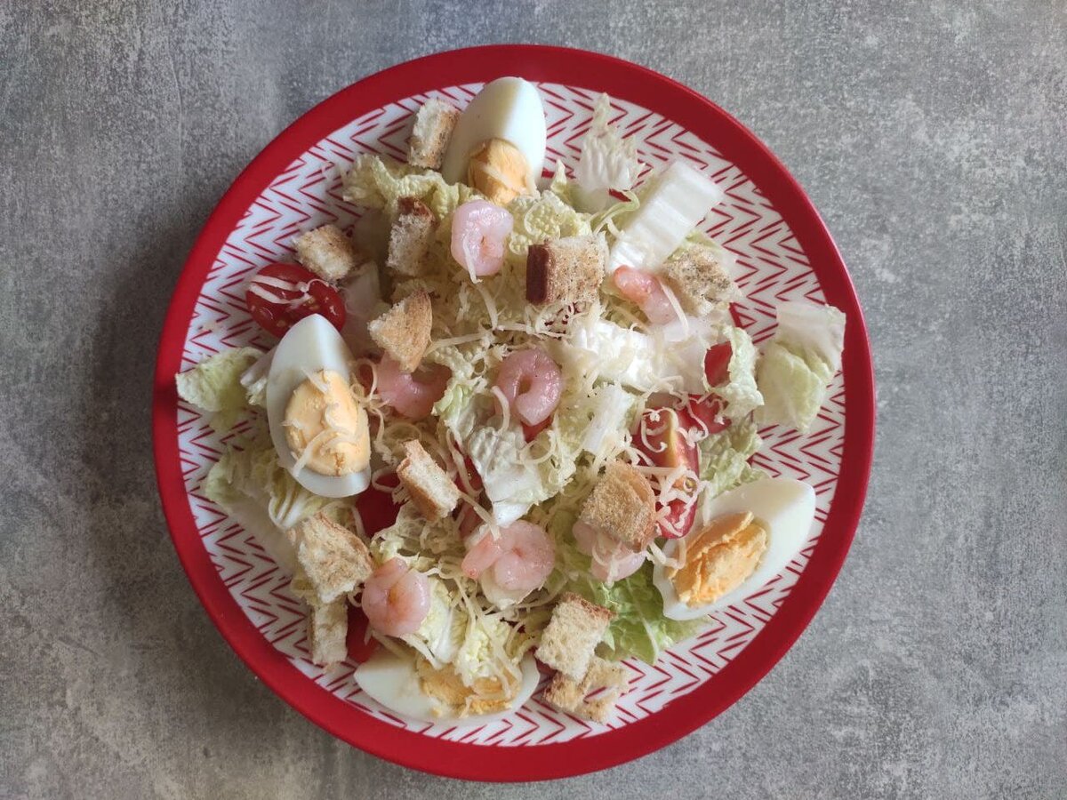 Салат Цезарь. Фото: автора