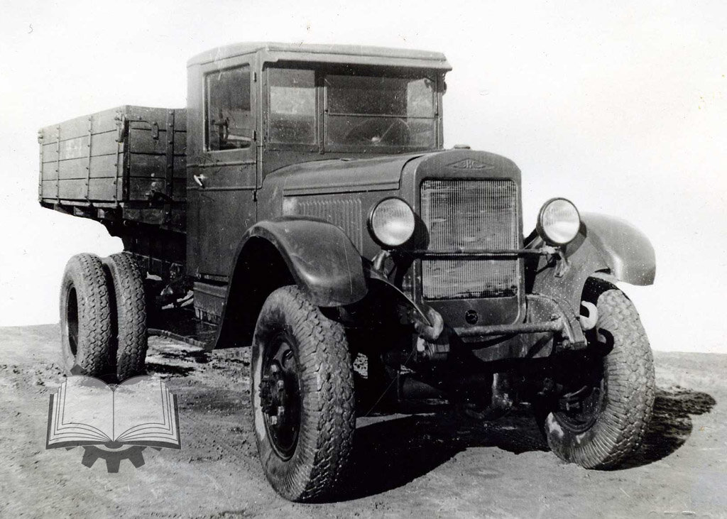 Машина зис груженная. ЗИС-32 автомобиль. ЗИС 32 полноприводный. ЗИС-5 грузовой автомобиль. ЗИС 121б седельный тягач.