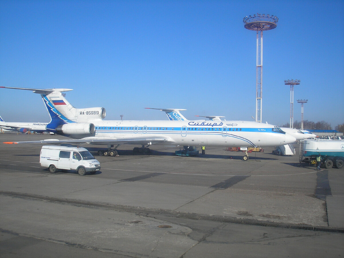 Ту-154М авиакомпании "Сибирь" в Домодедово
