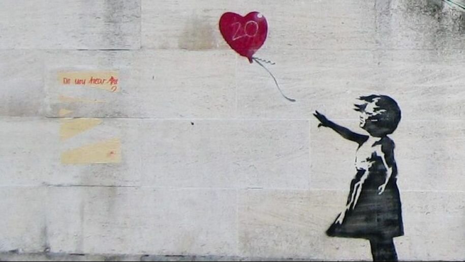 Девочка с воздушным шаром