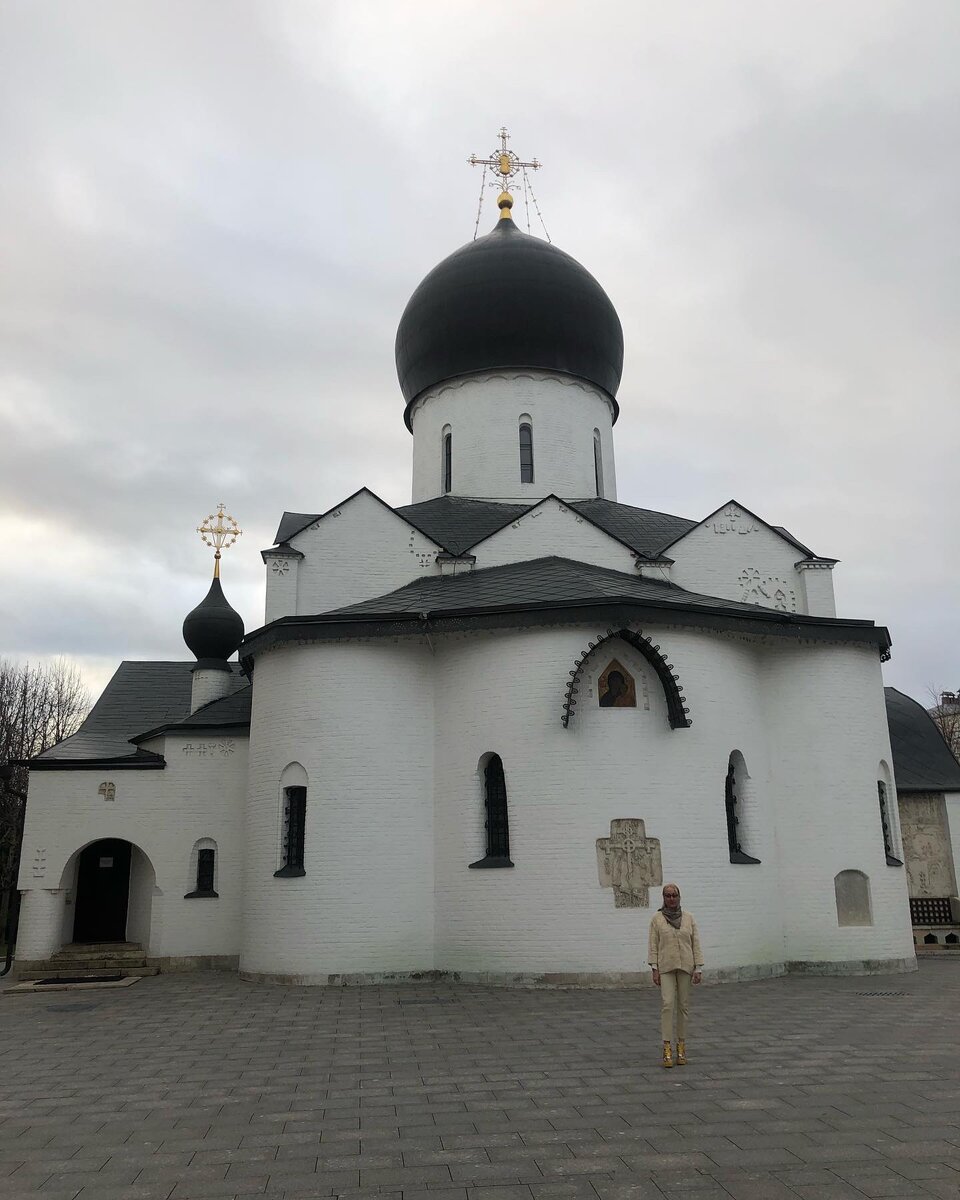 Ма́рфо-Марии́нская оби́тель милосе́рдия — московский ставропигиальный женский монастырь Русской православной церкви с особым укладом жизни. Обитель основана в 1909 году княгиней Елизаветой Фёдоровной. Была закрыта в 1928-м, в 1992 году возвращена Московской патриархии.