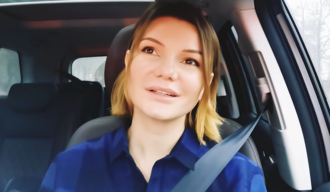 Виктория Черенцова прославилась как девушка, поющая в машине