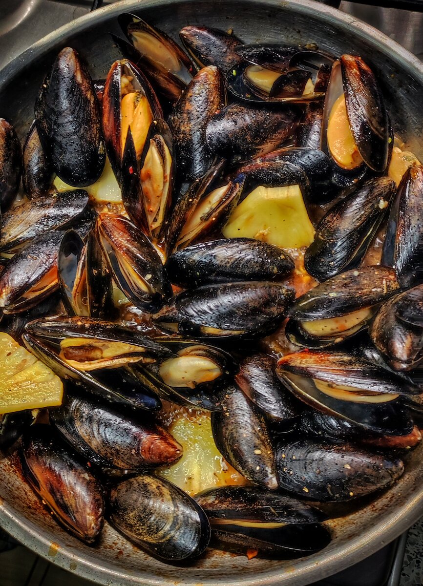 Слайсы ананаса, впитывают лишнюю остроту и тоже очень очень вкусные! 