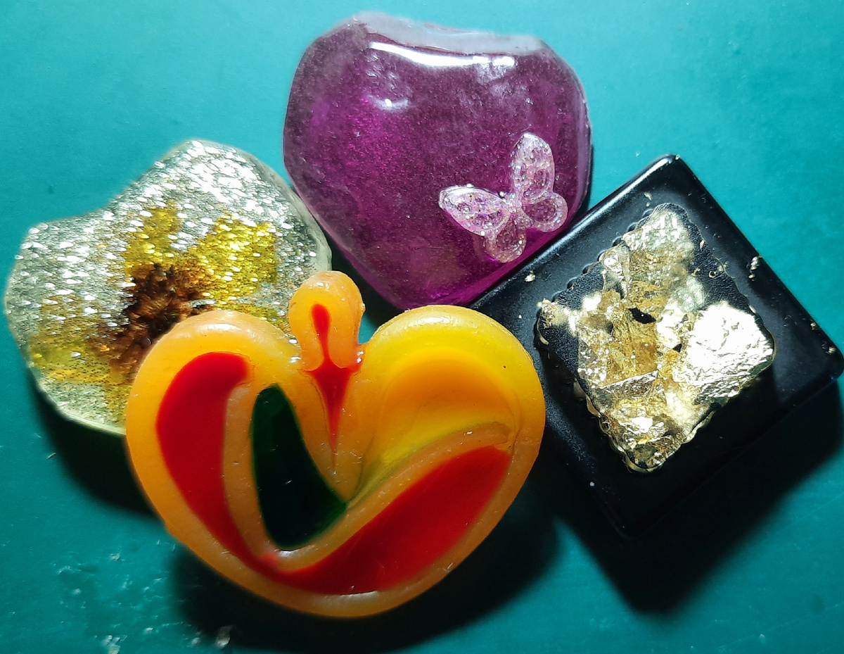 Кулоны из самодельных форм