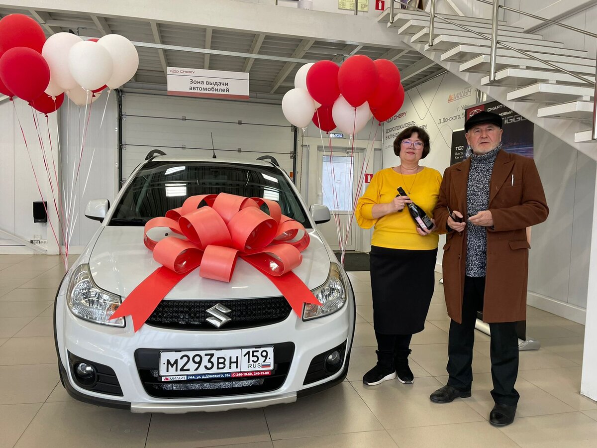 Лола с супругом приехали в Демидыч впервые. Искали хороший автомобиль с пробегом. Сразу обратили внимание на Suzuki SX4, а после тест-драйва решились на покупку. Поздравляем! 